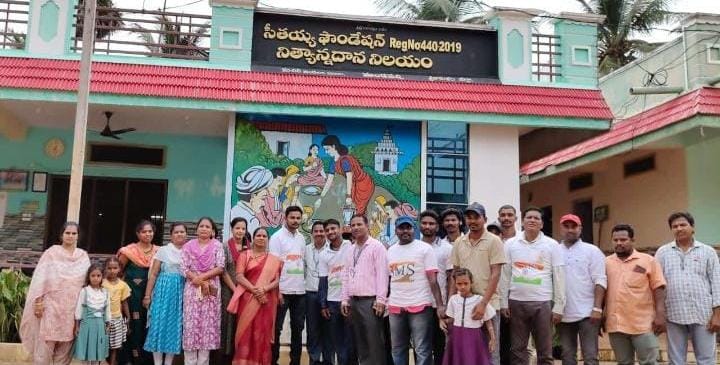 Volunteers group photo at the foundation
